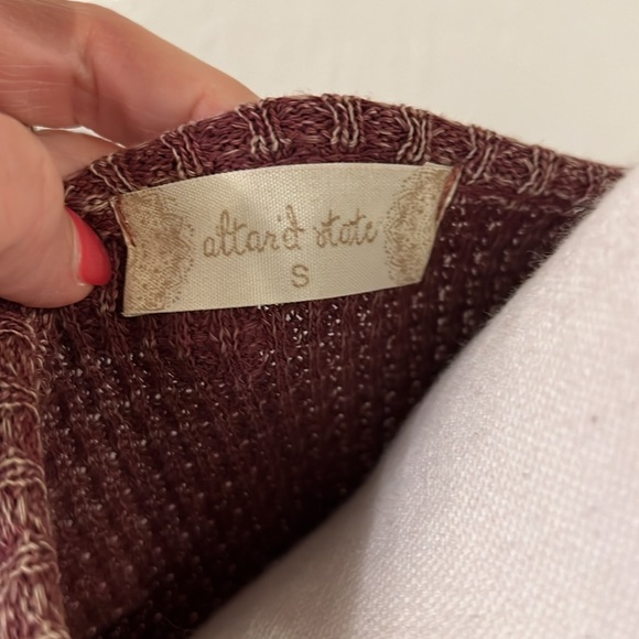 LIKE NEW CRIMSON BURGUNDY WAFFLE RUFFLE TOP - SIZE SMALL - Picture 6 of 8